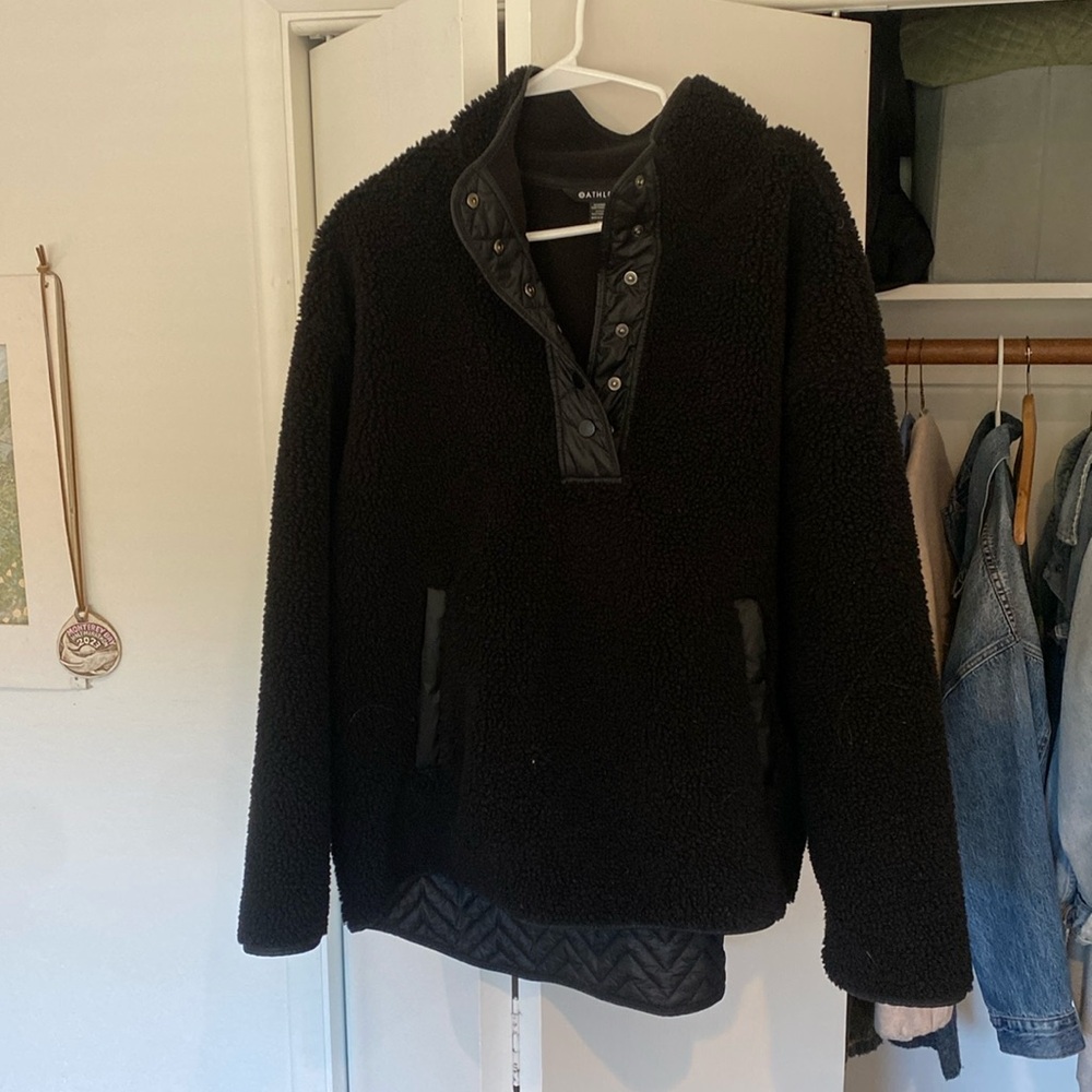 Athleta Black fuzzy pull over